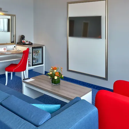 Hotel International Casino & Tower 5*