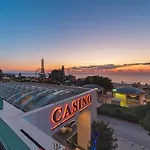 Hotel International Casino & Tower