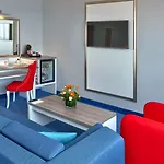 Hotel International Casino & Tower 5*