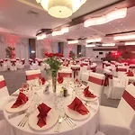 Hotel International Casino & Tower 5*