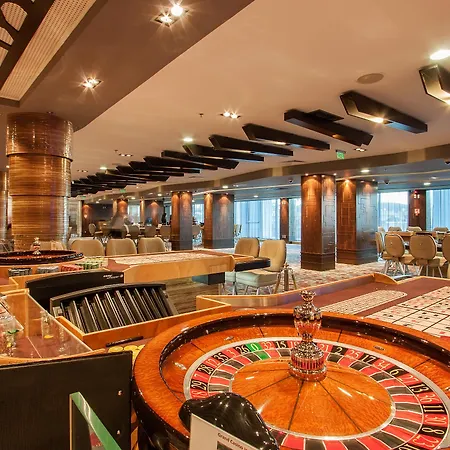 International Casino & Tower Hotell 5*