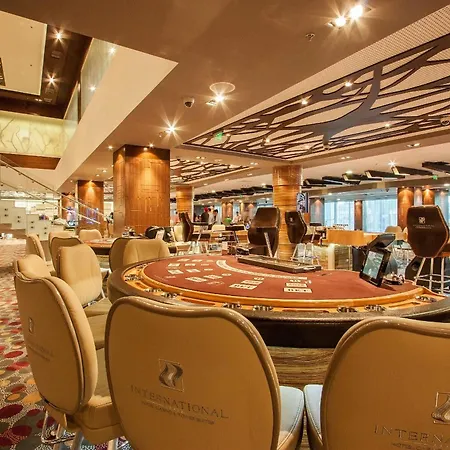 Готель International Casino & Tower