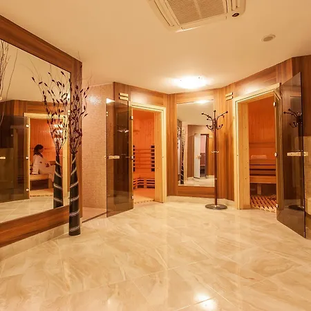 Отель International Casino & Tower 5*
