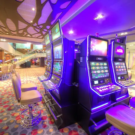 Hotell International Casino & Tower 5*