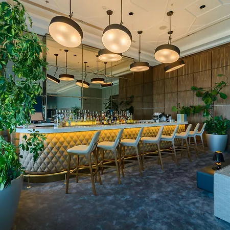 Hotell International Casino & Tower 5*