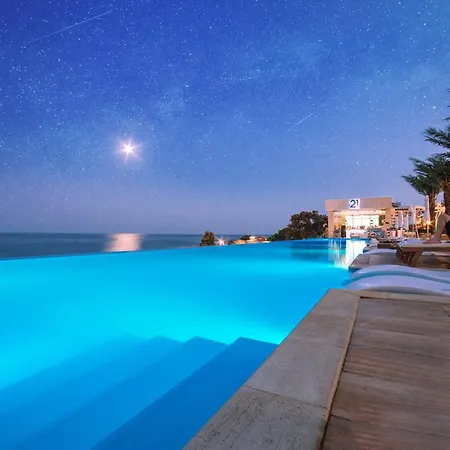 International Casino & Tower Hotell 5*